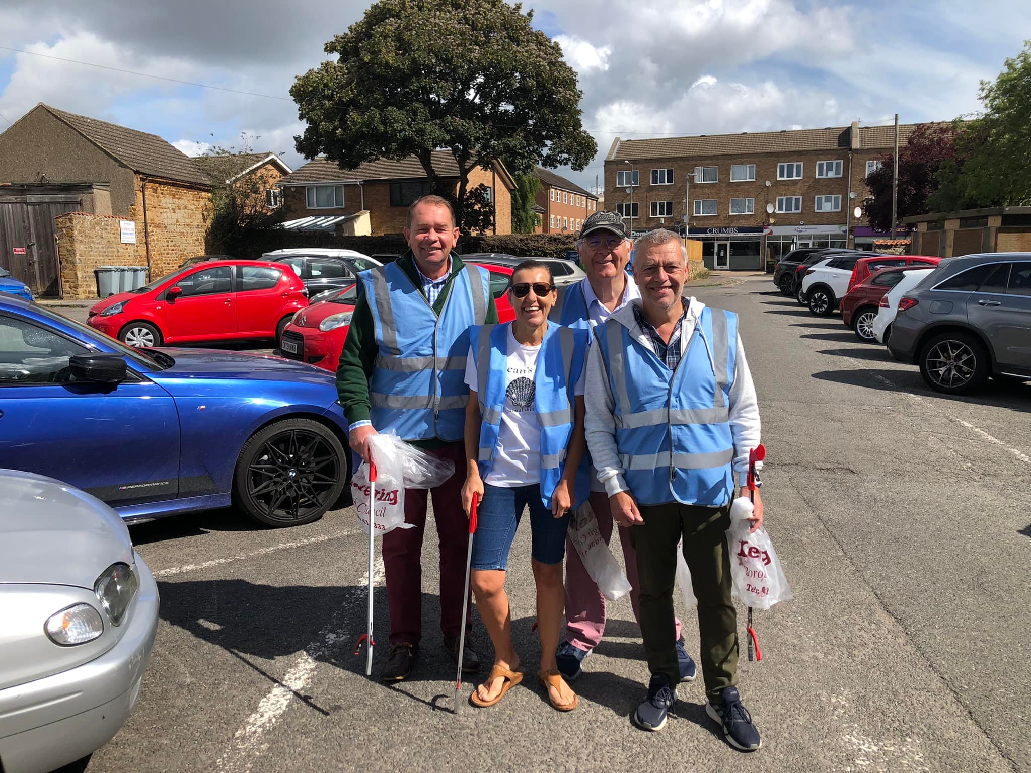 local conservatives and wombles litter picking in kettering