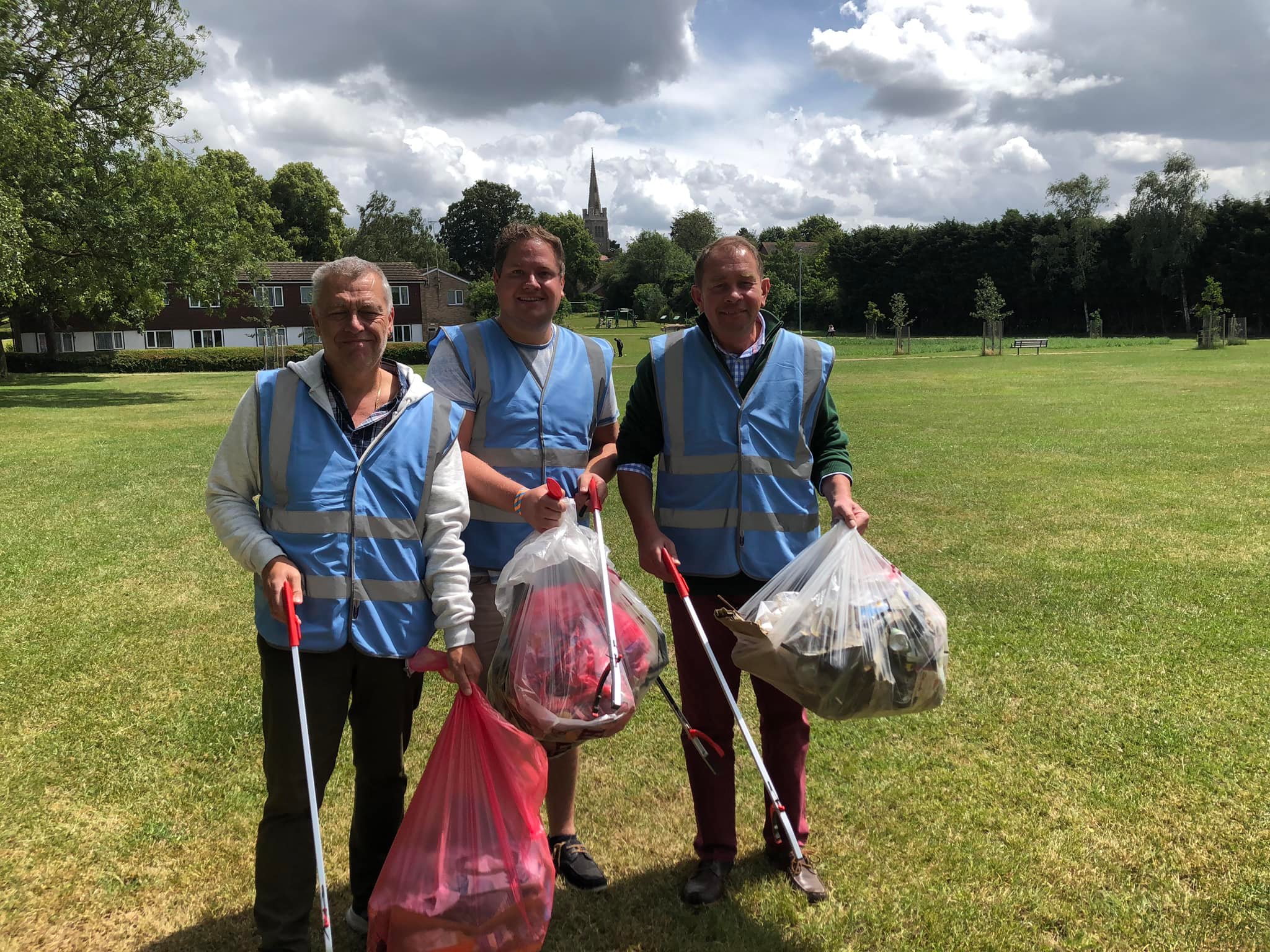 local conservatives and wombles litter picking in kettering