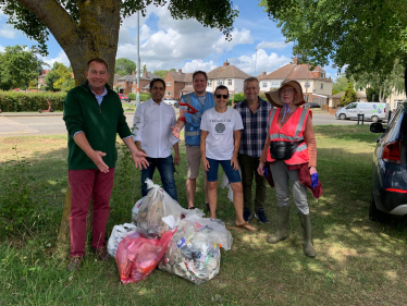 litter picking in kettering local conservatives and wombles